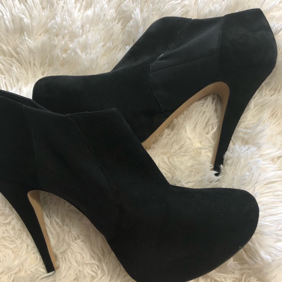 Vince Camuto Shoes - Vince Camuto black suede bootie